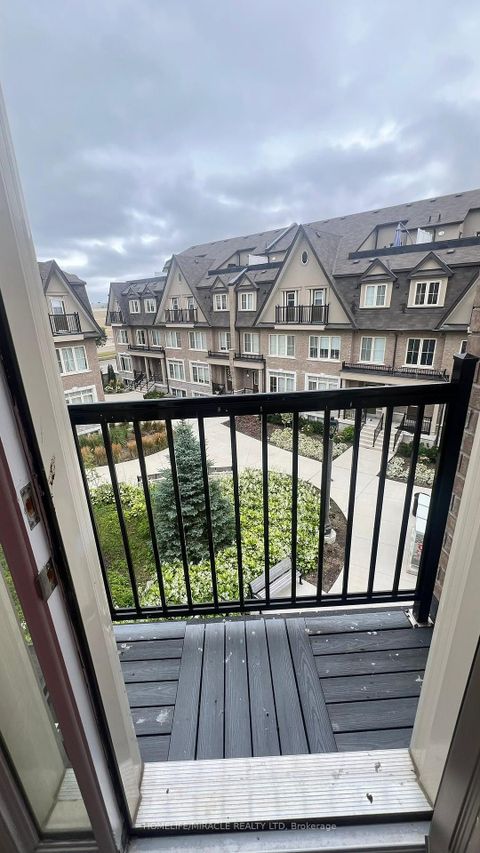 Photo 14 at 33 - 181 Parktree Drive, Maple, Vaughan