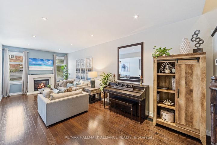 Photo 6 at 37 Diamond Leaf Lane, Georgetown, Halton Hills