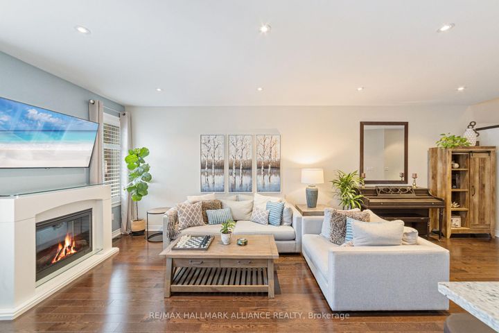 Photo 7 at 37 Diamond Leaf Lane, Georgetown, Halton Hills
