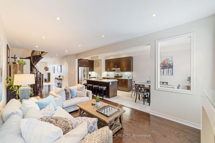 Photo 9 at 37 Diamond Leaf Lane, Georgetown, Halton Hills