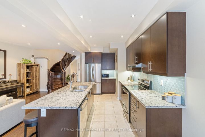 Photo 14 at 37 Diamond Leaf Lane, Georgetown, Halton Hills
