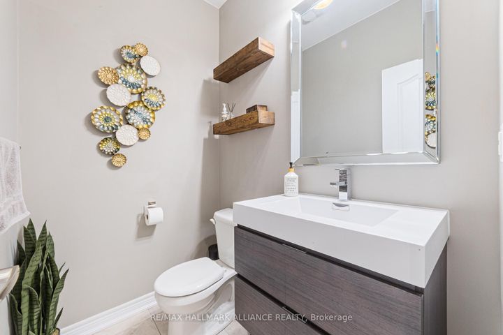 Photo 17 at 37 Diamond Leaf Lane, Georgetown, Halton Hills