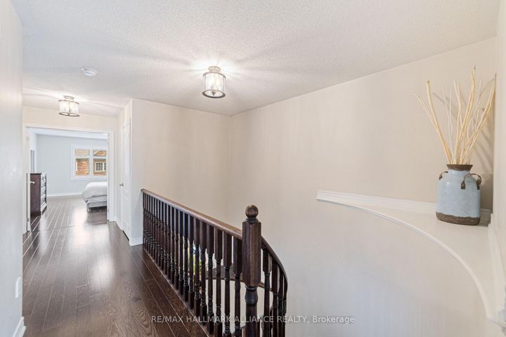 Photo 24 at 37 Diamond Leaf Lane, Georgetown, Halton Hills