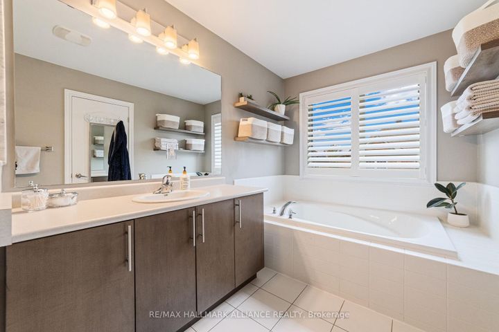 Photo 29 at 37 Diamond Leaf Lane, Georgetown, Halton Hills