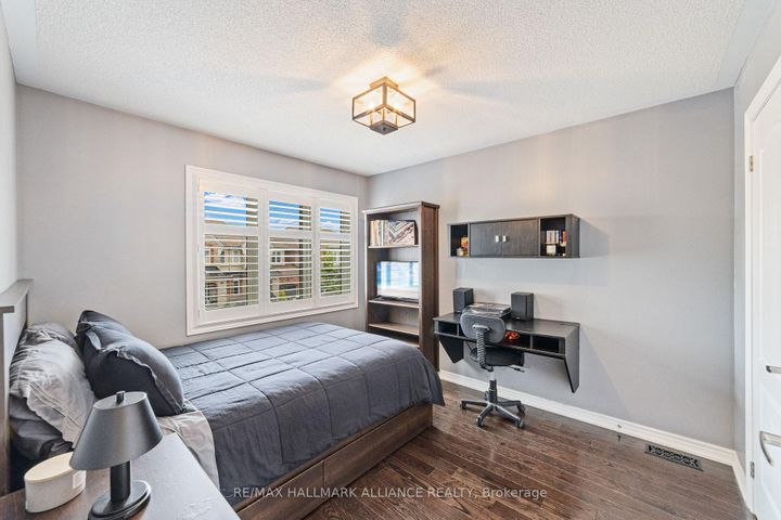 Photo 31 at 37 Diamond Leaf Lane, Georgetown, Halton Hills