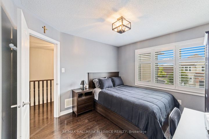 Photo 32 at 37 Diamond Leaf Lane, Georgetown, Halton Hills