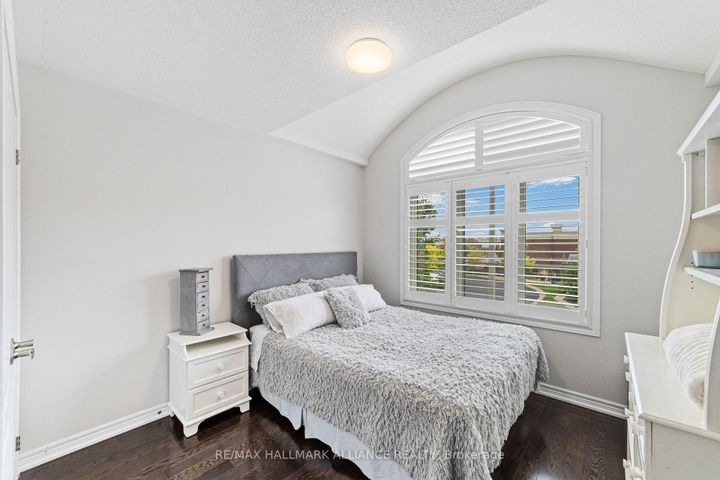 Photo 33 at 37 Diamond Leaf Lane, Georgetown, Halton Hills