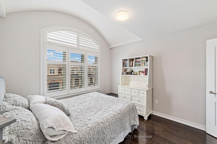Photo 34 at 37 Diamond Leaf Lane, Georgetown, Halton Hills