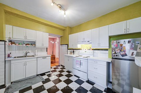 Photo 9 at 246 Euclid Avenue, Bellwoods, Toronto