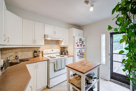 Photo 15 at 246 Euclid Avenue, Bellwoods, Toronto