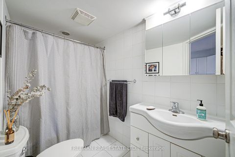 Photo 16 at 246 Euclid Avenue, Bellwoods, Toronto