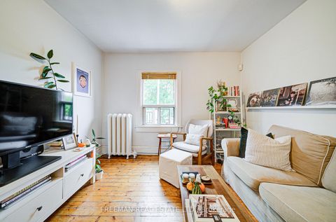 Photo 17 at 246 Euclid Avenue, Bellwoods, Toronto