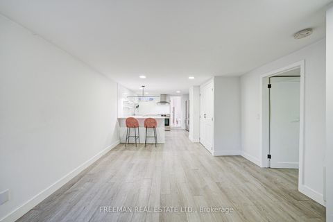 Photo 22 at 246 Euclid Avenue, Bellwoods, Toronto