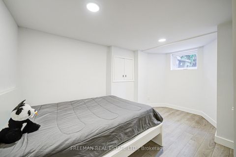 Photo 23 at 246 Euclid Avenue, Bellwoods, Toronto