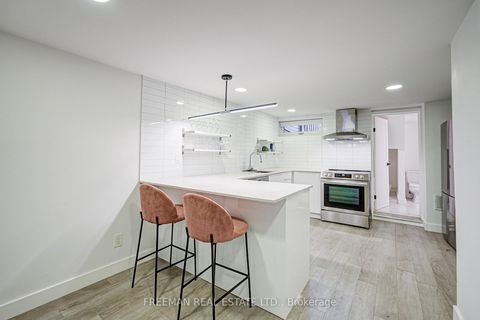 Photo 24 at 246 Euclid Avenue, Bellwoods, Toronto