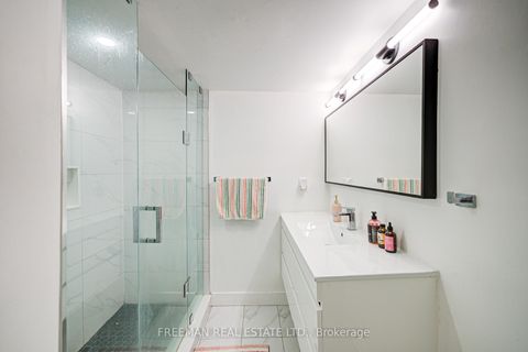 Photo 26 at 246 Euclid Avenue, Bellwoods, Toronto