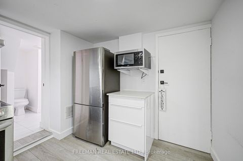 Photo 27 at 246 Euclid Avenue, Bellwoods, Toronto