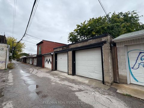 Photo 36 at 246 Euclid Avenue, Bellwoods, Toronto