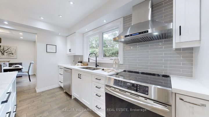 Photo 11 at 29 Fry Court, Markham Village, Markham