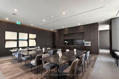 Photo 21 at 6002 - 11 Yorkville Avenue, Annex, Toronto