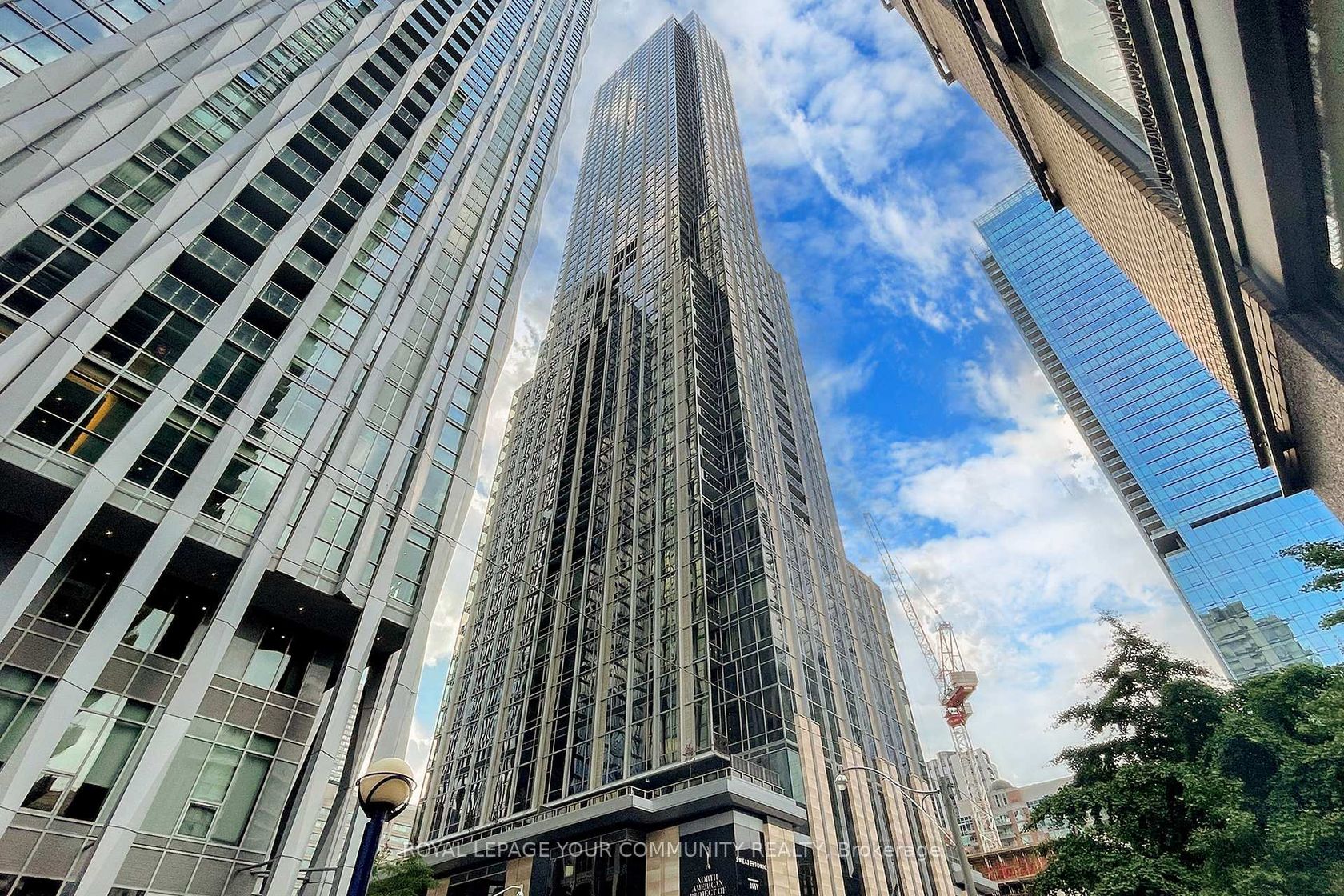 6002 - 11 Yorkville Avenue, Annex, Toronto by Loree Meneguzzi Real Estate 6002 - 11 Yorkville Avenue, Annex, Toronto