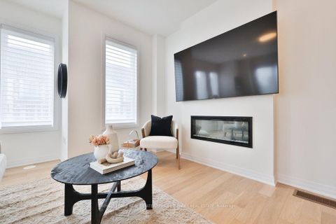 Photo 10 at 9 Crown Gate, GO Glenorchy, Oakville