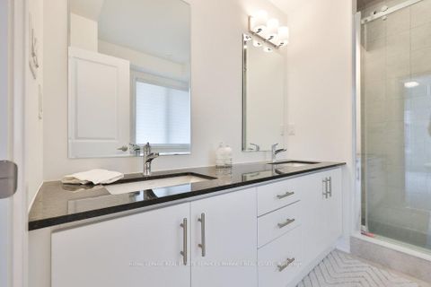 Photo 20 at 9 Crown Gate, GO Glenorchy, Oakville