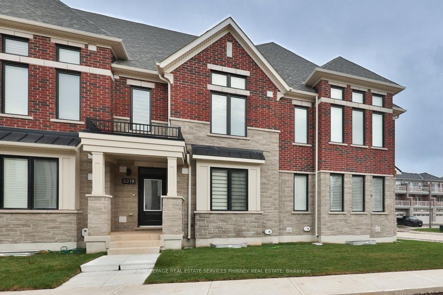 9 Crown Gate, GO Glenorchy, Oakville 