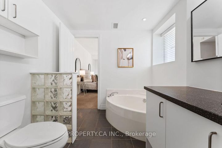 Photo 20 at 101 - 1801 Bayview Avenue, Leaside, Toronto