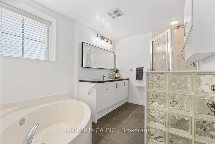 Photo 22 at 101 - 1801 Bayview Avenue, Leaside, Toronto