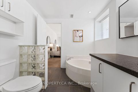 Photo 20 at 101 - 1801 Bayview Avenue, Leaside, Toronto