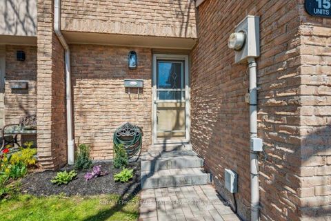 Photo 3 at 137 - 1520 Lancaster Drive, FA Falgarwood, Oakville