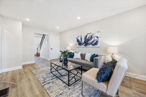 Photo 5 at 137 - 1520 Lancaster Drive, FA Falgarwood, Oakville
