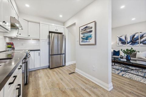 Photo 11 at 137 - 1520 Lancaster Drive, FA Falgarwood, Oakville