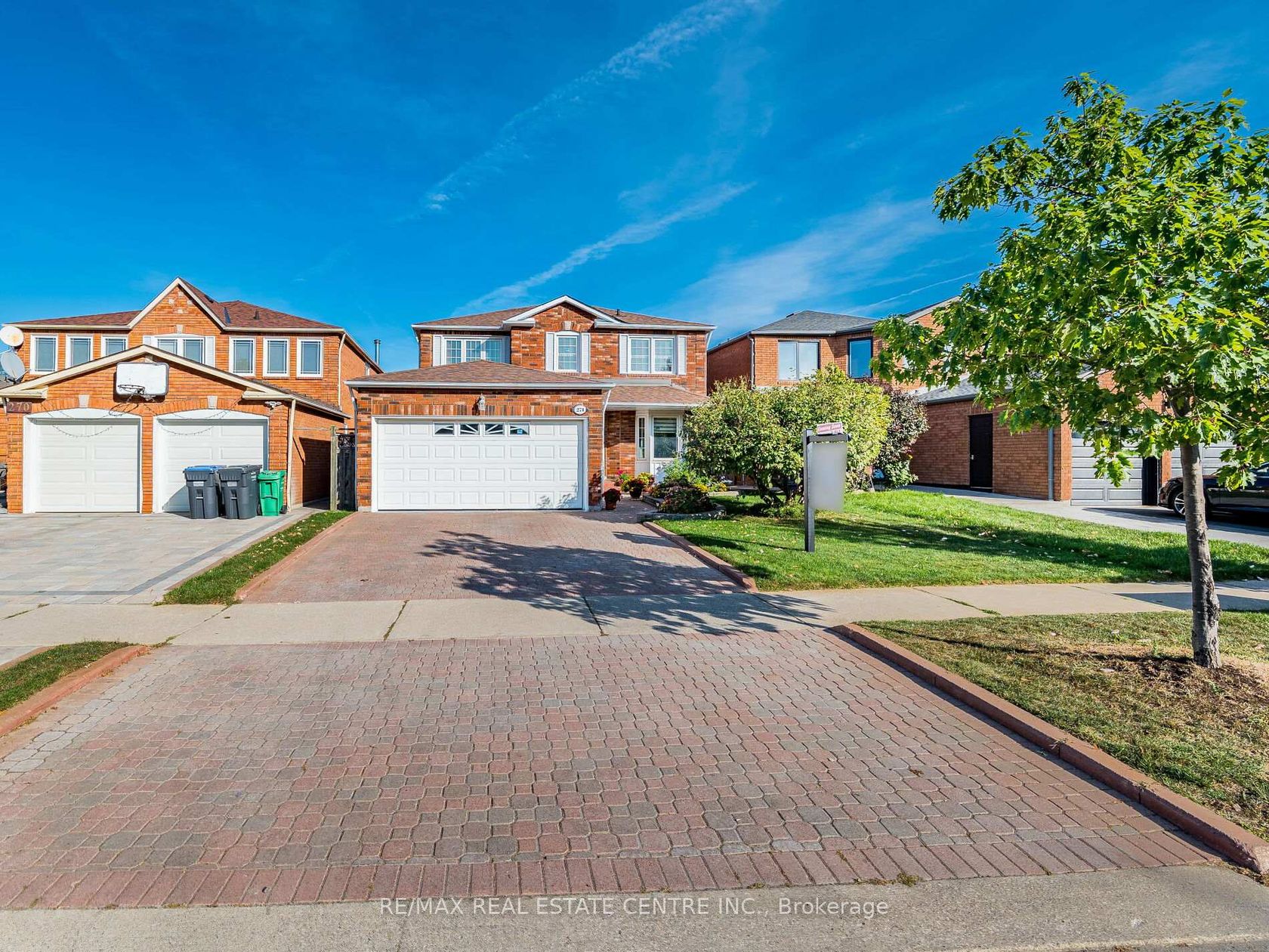 274 Ceremonial Drive, Hurontario, Mississauga by Loree Meneguzzi Real Estate 274 Ceremonial Drive, Hurontario, Mississauga