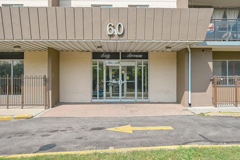 Photo 4 at 207 - 60 Stevenson Road, Jamestown, Toronto