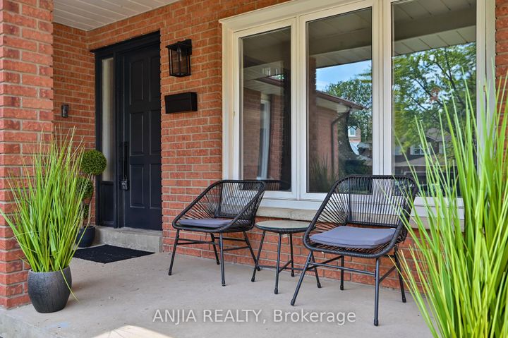 Photo 2 at 1339 Willowbank Trail, Rathwood, Mississauga