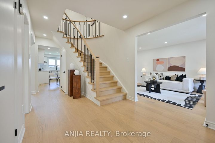 Photo 3 at 1339 Willowbank Trail, Rathwood, Mississauga