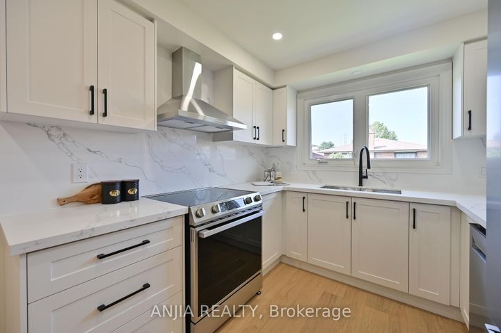 Photo 11 at 1339 Willowbank Trail, Rathwood, Mississauga