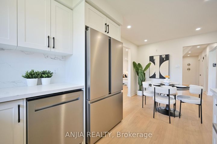 Photo 12 at 1339 Willowbank Trail, Rathwood, Mississauga