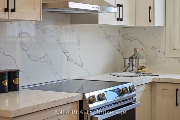 Photo 13 at 1339 Willowbank Trail, Rathwood, Mississauga