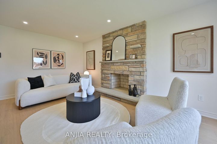 Photo 14 at 1339 Willowbank Trail, Rathwood, Mississauga