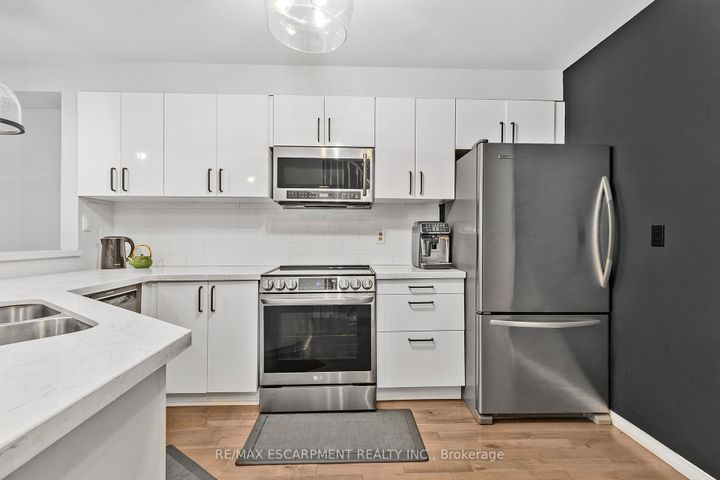 Photo 5 at 5 - 2015 Cleaver Avenue, Headon, Burlington
