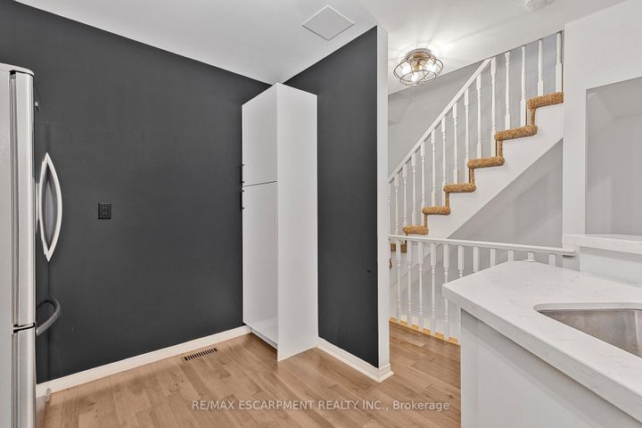 Photo 6 at 5 - 2015 Cleaver Avenue, Headon, Burlington