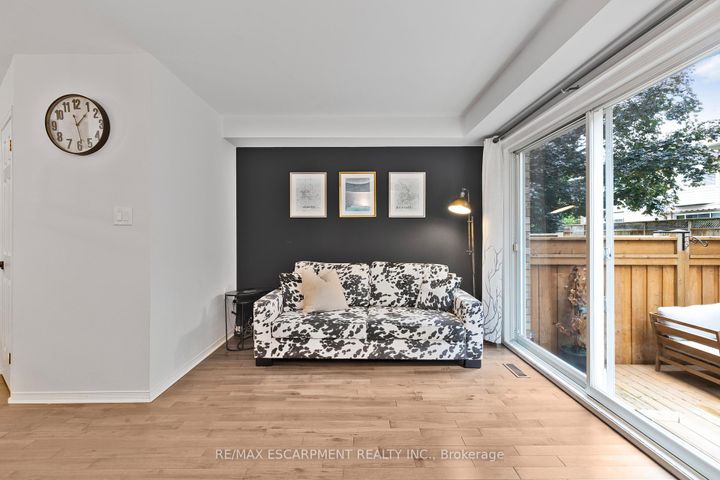 Photo 11 at 5 - 2015 Cleaver Avenue, Headon, Burlington