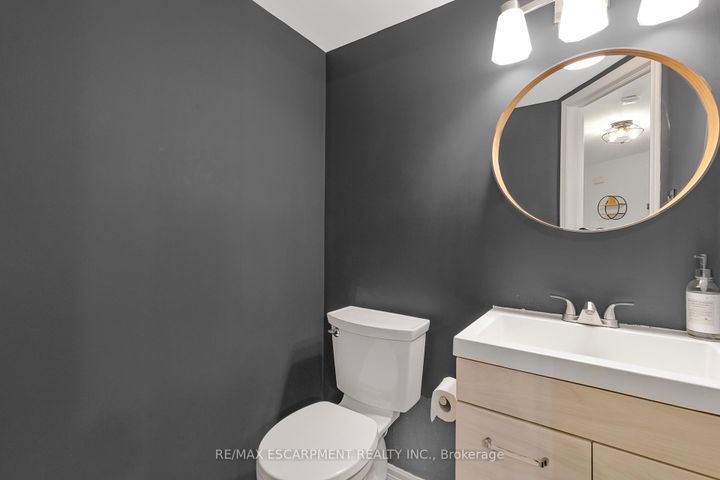 Photo 14 at 5 - 2015 Cleaver Avenue, Headon, Burlington