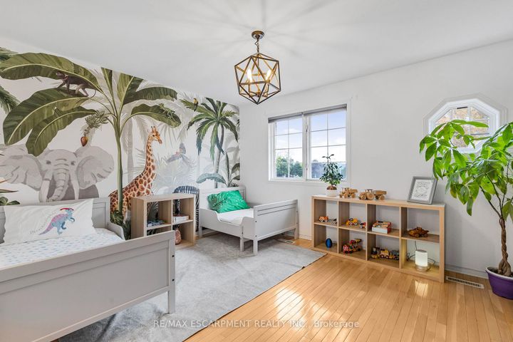 Photo 21 at 5 - 2015 Cleaver Avenue, Headon, Burlington
