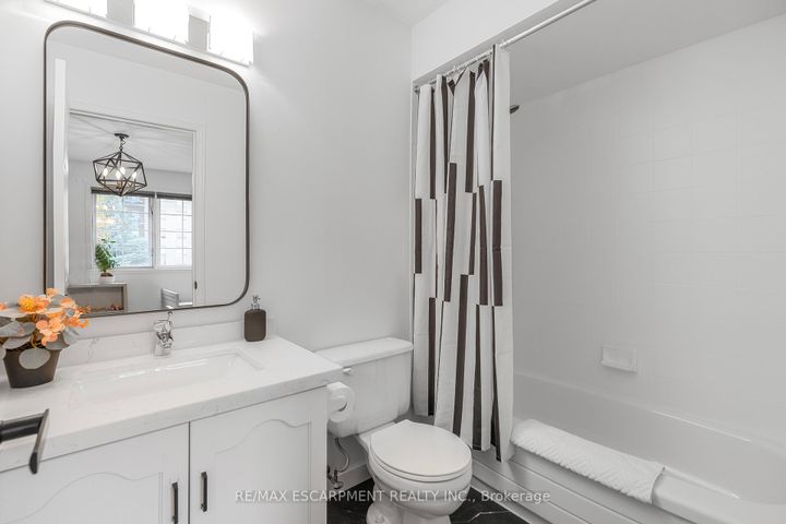 Photo 25 at 5 - 2015 Cleaver Avenue, Headon, Burlington