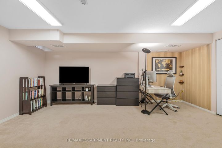 Photo 29 at 5 - 2015 Cleaver Avenue, Headon, Burlington