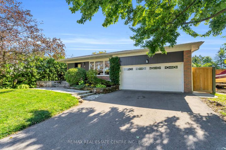 Photo 2 at 3 Stockman Crescent, Georgetown, Halton Hills